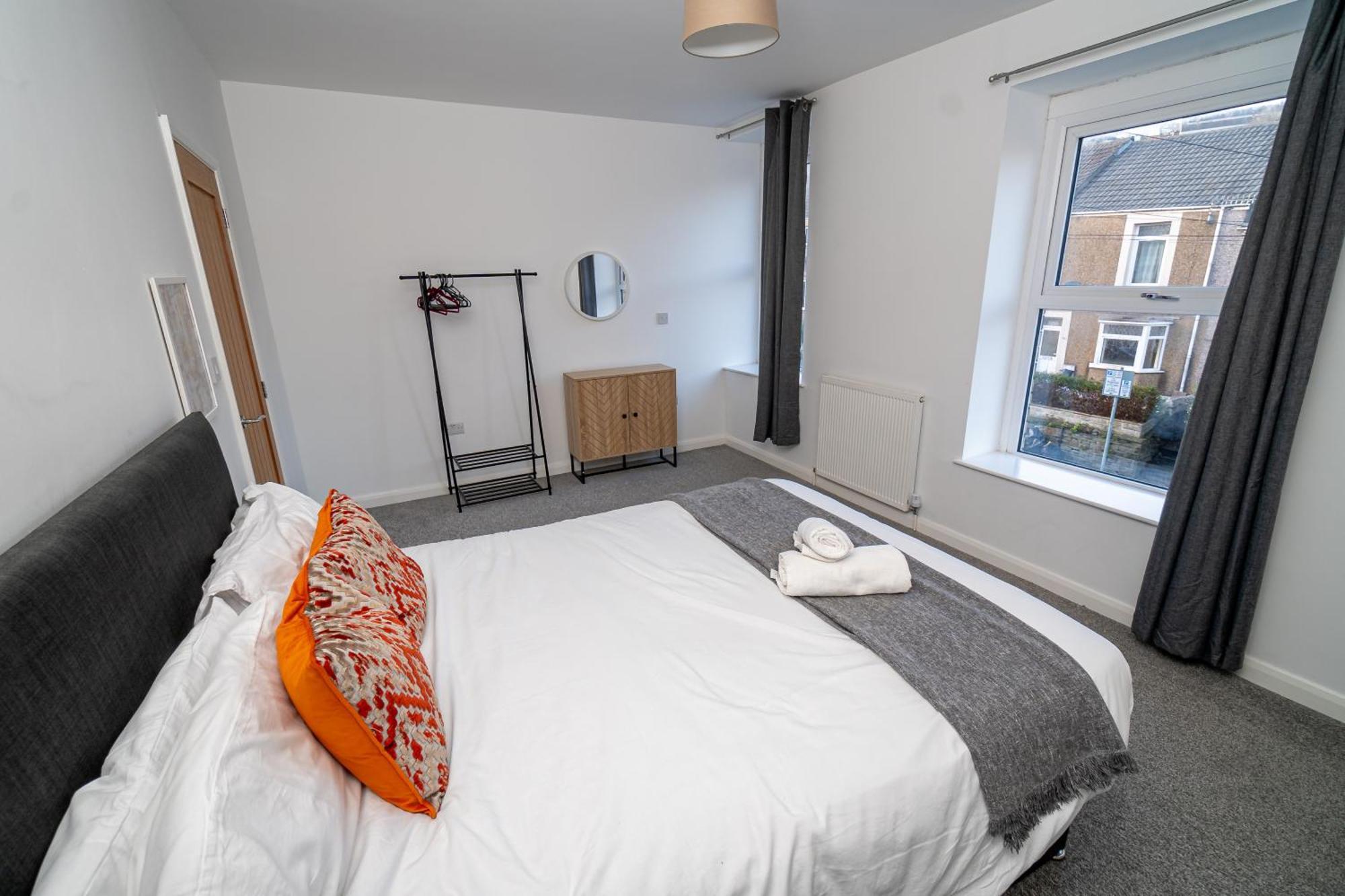 Spacious 3-Bed Near The City Centre Суонси Экстерьер фото