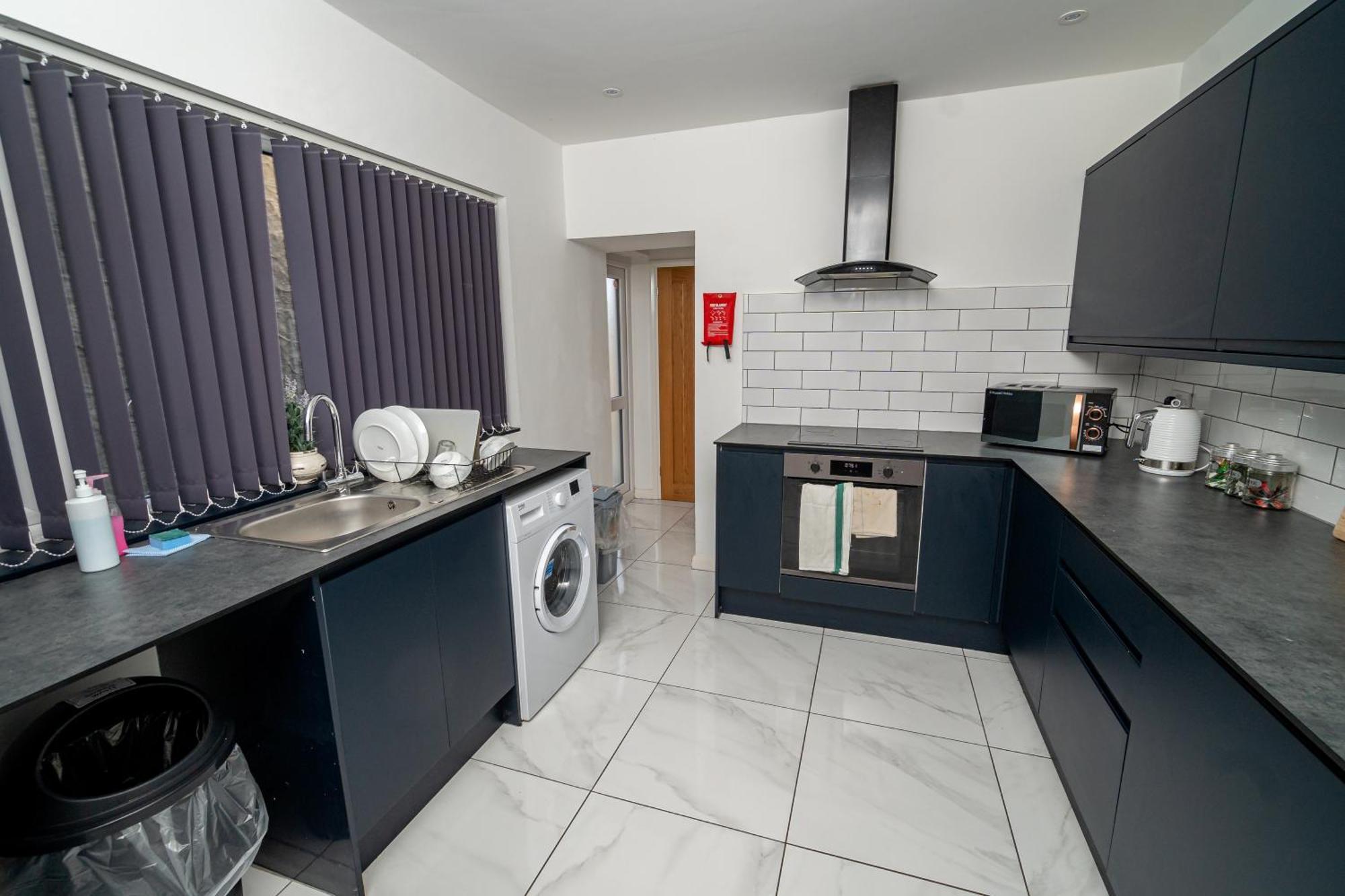 Spacious 3-Bed Near The City Centre Суонси Экстерьер фото