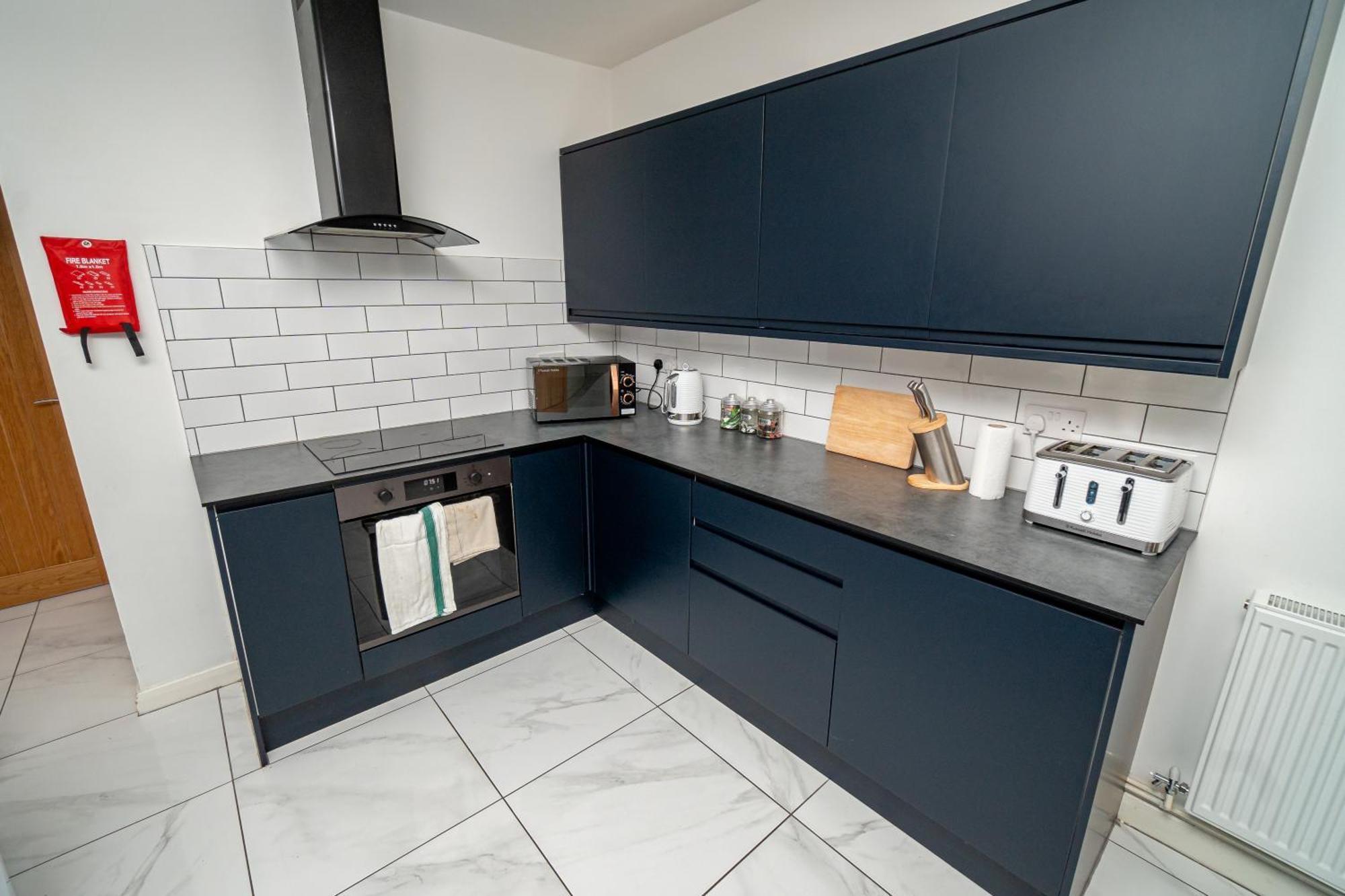 Spacious 3-Bed Near The City Centre Суонси Экстерьер фото